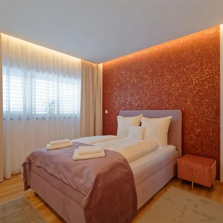 Villa Holiday Hevlin Villa *