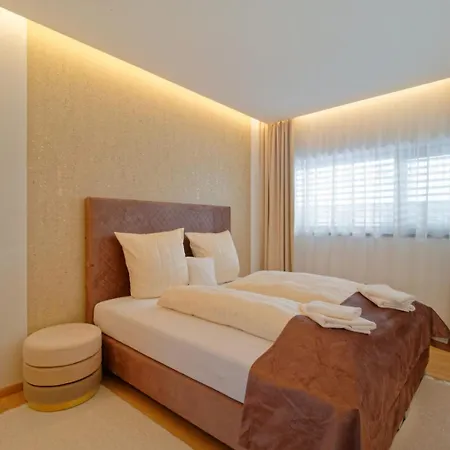 Villa Holiday Hevlin Villa *